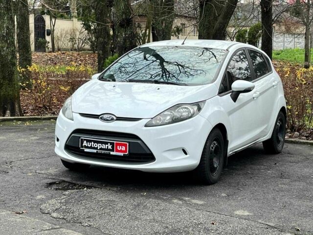 Білий Форд Фієста, об'ємом двигуна 1.4 л та пробігом 240 тис. км за 5990 $, фото 1 на Automoto.ua