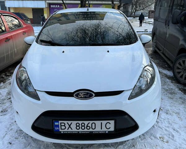 Білий Форд Фієста, об'ємом двигуна 1.4 л та пробігом 120 тис. км за 8500 $, фото 1 на Automoto.ua