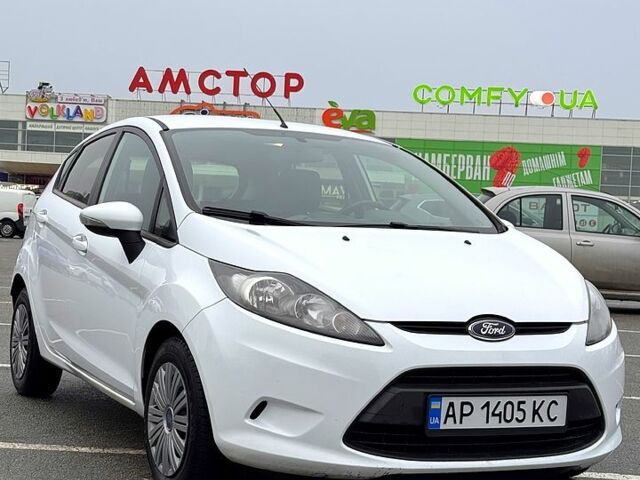 Білий Форд Фієста, об'ємом двигуна 1.4 л та пробігом 1020 тис. км за 7500 $, фото 1 на Automoto.ua