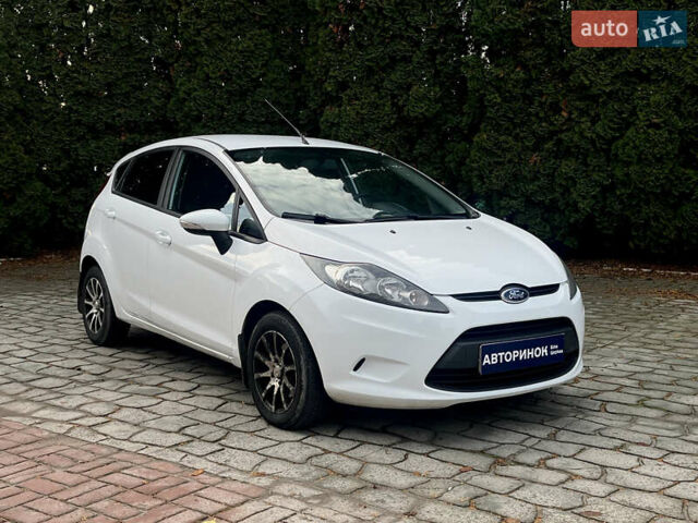 Білий Форд Фієста, об'ємом двигуна 1.39 л та пробігом 222 тис. км за 6800 $, фото 1 на Automoto.ua