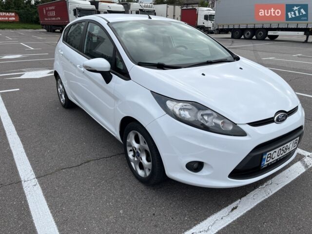 Білий Форд Фієста, об'ємом двигуна 1.4 л та пробігом 234 тис. км за 5500 $, фото 1 на Automoto.ua