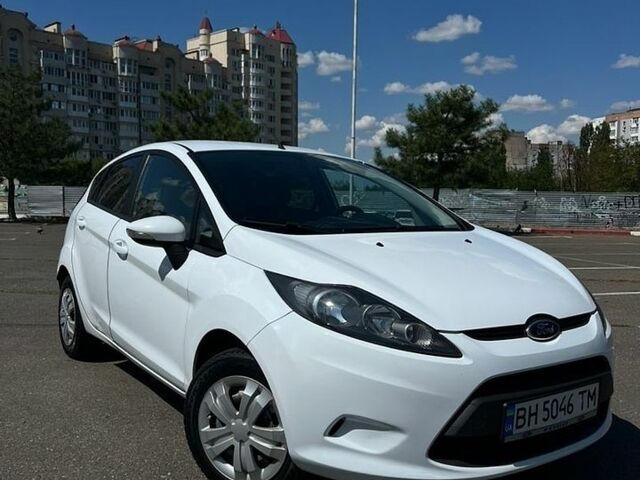 Білий Форд Фієста, об'ємом двигуна 1.24 л та пробігом 215 тис. км за 5299 $, фото 1 на Automoto.ua