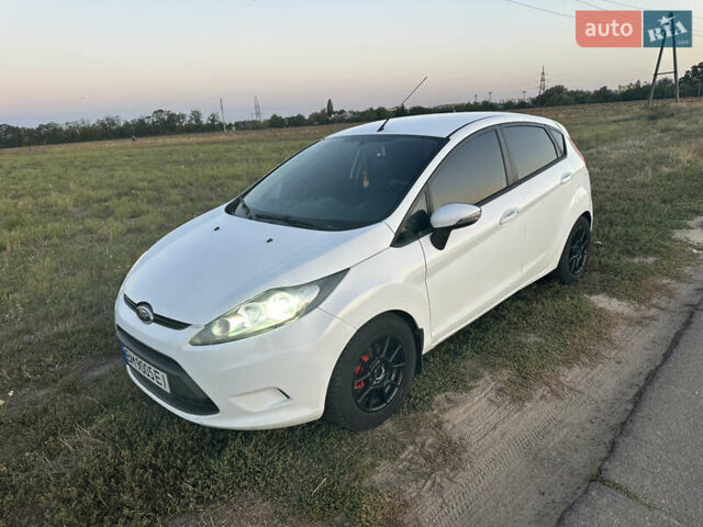 Белый Форд Фиеста, объемом двигателя 1.24 л и пробегом 124 тыс. км за 5800 $, фото 1 на Automoto.ua