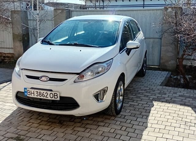 Белый Форд Фиеста, объемом двигателя 0 л и пробегом 221 тыс. км за 6700 $, фото 1 на Automoto.ua