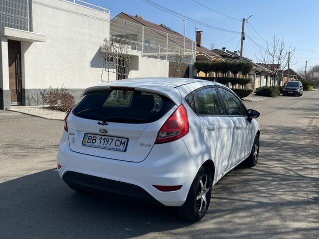 Белый Форд Фиеста, объемом двигателя 1.2 л и пробегом 82 тыс. км за 5500 $, фото 1 на Automoto.ua