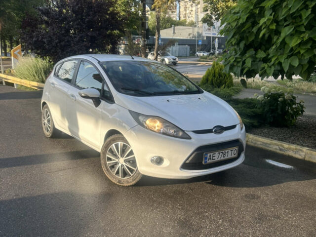 Белый Форд Фиеста, объемом двигателя 1.25 л и пробегом 200 тыс. км за 5450 $, фото 1 на Automoto.ua