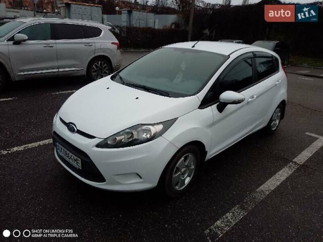 Білий Форд Фієста, об'ємом двигуна 1.39 л та пробігом 94 тис. км за 6700 $, фото 1 на Automoto.ua