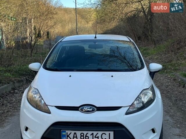 Белый Форд Фиеста, объемом двигателя 1.39 л и пробегом 128 тыс. км за 6900 $, фото 1 на Automoto.ua