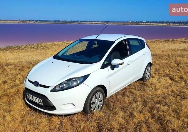 Белый Форд Фиеста, объемом двигателя 1.4 л и пробегом 128 тыс. км за 7900 $, фото 1 на Automoto.ua