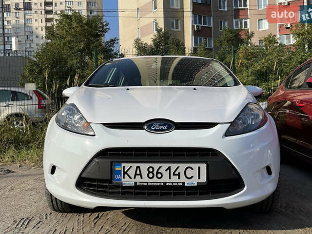 Форд Фиеста 2011 в Ирпене на Automoto.ua Белый Форд Фиеста, объемом двигателя 1.39 л и пробегом 124 тыс. км за 6000 $, фото 1 на Automoto.ua