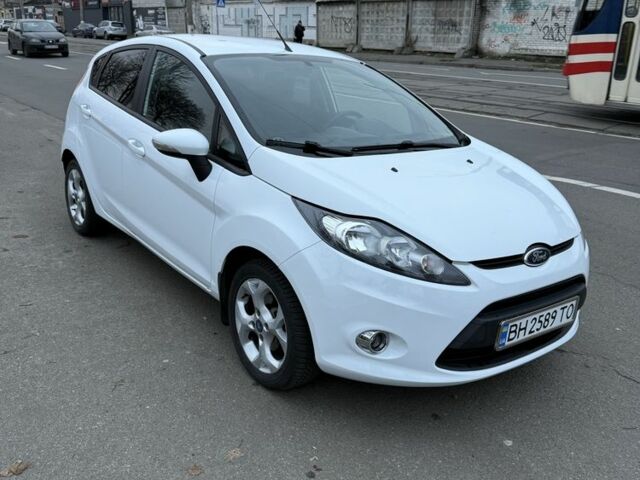 Белый Форд Фиеста, объемом двигателя 1.4 л и пробегом 110 тыс. км за 6950 $, фото 1 на Automoto.ua