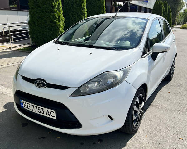 Білий Форд Фієста, об'ємом двигуна 1.25 л та пробігом 192 тис. км за 5200 $, фото 1 на Automoto.ua