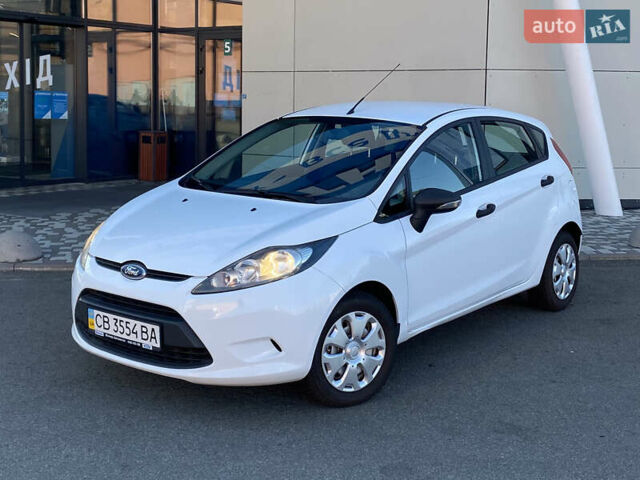 Белый Форд Фиеста, объемом двигателя 1.2 л и пробегом 126 тыс. км за 5990 $, фото 1 на Automoto.ua