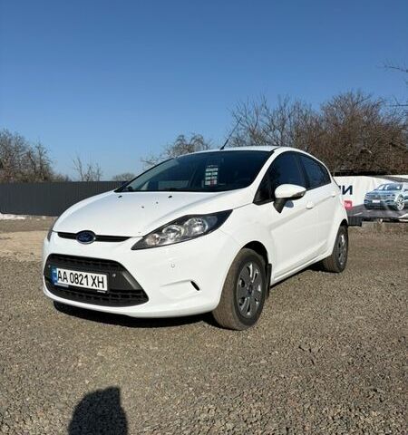 Білий Форд Фієста, об'ємом двигуна 1.39 л та пробігом 82 тис. км за 7500 $, фото 1 на Automoto.ua