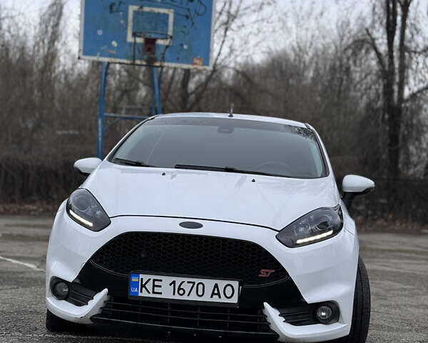 Білий Форд Фієста, об'ємом двигуна 1.4 л та пробігом 199 тис. км за 5799 $, фото 1 на Automoto.ua