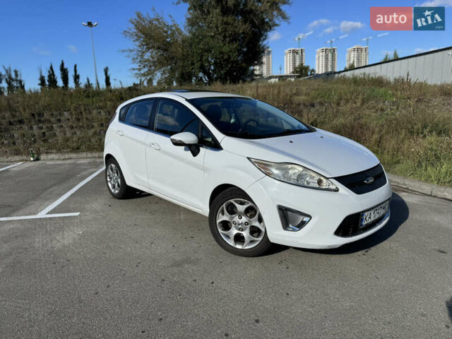 Білий Форд Фієста, об'ємом двигуна 1.6 л та пробігом 157 тис. км за 7800 $, фото 1 на Automoto.ua
