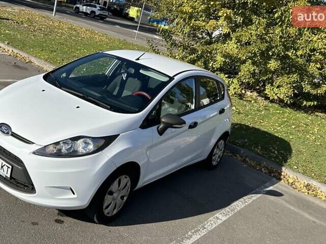 Білий Форд Фієста, об'ємом двигуна 1.24 л та пробігом 90 тис. км за 6400 $, фото 1 на Automoto.ua