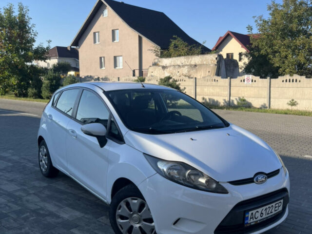 Білий Форд Фієста, об'ємом двигуна 1.4 л та пробігом 225 тис. км за 5200 $, фото 1 на Automoto.ua