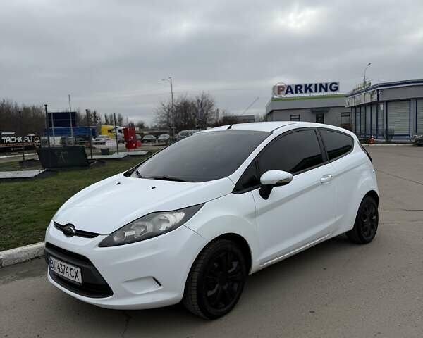 Білий Форд Фієста, об'ємом двигуна 1.4 л та пробігом 240 тис. км за 5700 $, фото 1 на Automoto.ua