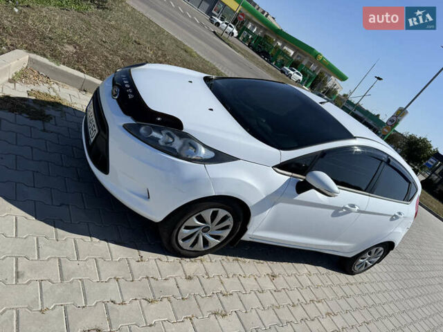 Белый Форд Фиеста, объемом двигателя 1.4 л и пробегом 163 тыс. км за 6500 $, фото 1 на Automoto.ua