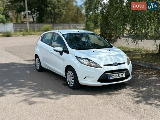 Белый Форд Фиеста, объемом двигателя 1.4 л и пробегом 231 тыс. км за 3999 $, фото 1 на Automoto.ua