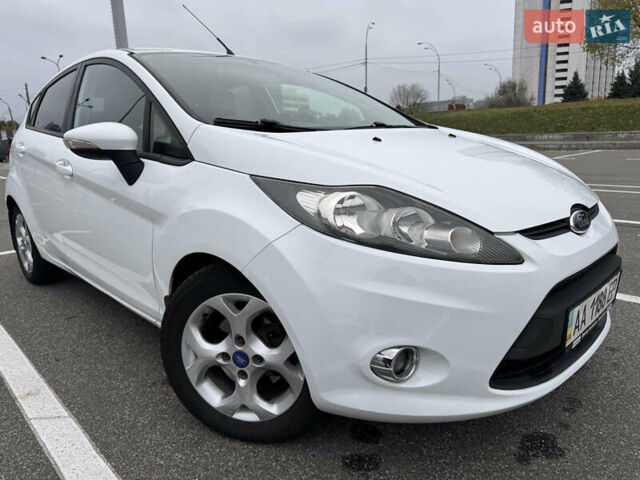 Форд Фиеста 2012 в Киеве на Automoto.ua Белый Форд Фиеста, объемом двигателя 1.39 л и пробегом 131 тыс. км за 8000 $, фото 1 на Automoto.ua