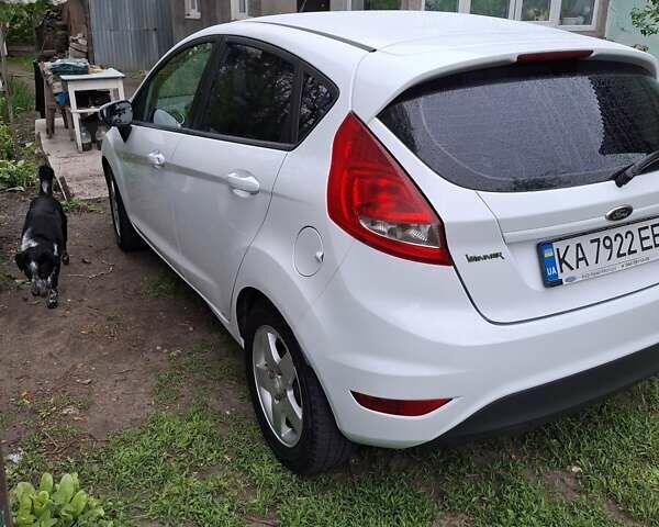 Белый Форд Фиеста, объемом двигателя 1.24 л и пробегом 231 тыс. км за 5800 $, фото 1 на Automoto.ua