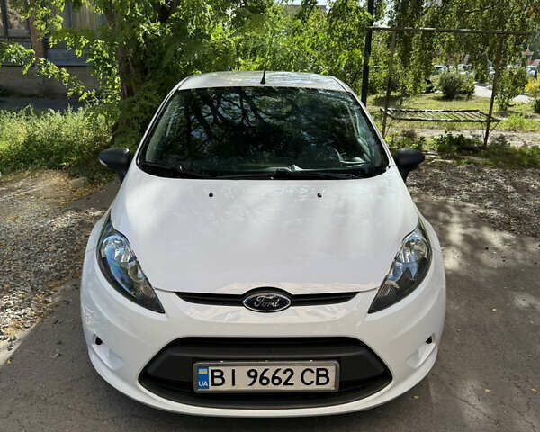 Белый Форд Фиеста, объемом двигателя 1.25 л и пробегом 61 тыс. км за 6600 $, фото 1 на Automoto.ua