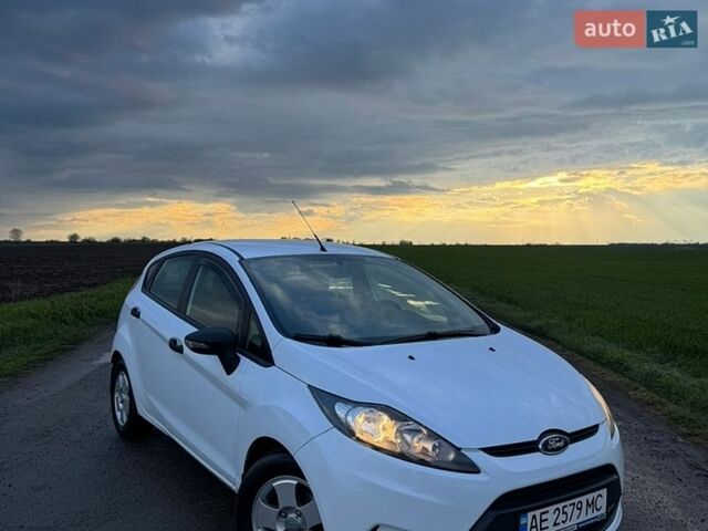 Белый Форд Фиеста, объемом двигателя 1.25 л и пробегом 115 тыс. км за 5000 $, фото 1 на Automoto.ua