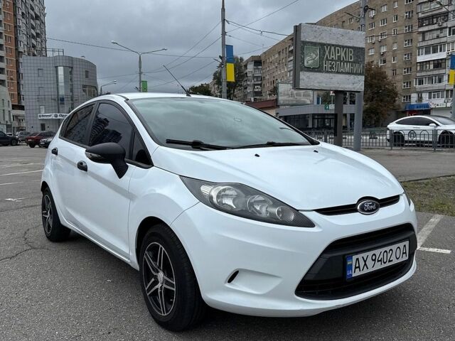 Білий Форд Фієста, об'ємом двигуна 1.2 л та пробігом 266 тис. км за 4800 $, фото 1 на Automoto.ua