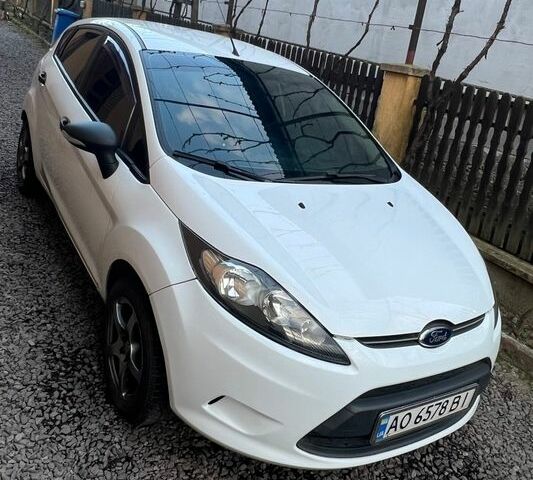 Білий Форд Фієста, об'ємом двигуна 1.25 л та пробігом 142 тис. км за 6500 $, фото 1 на Automoto.ua