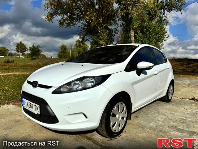 Белый Форд Фиеста, объемом двигателя 1.4 л и пробегом 81 тыс. км за 6700 $, фото 1 на Automoto.ua