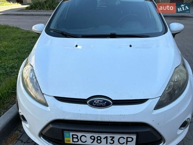 Белый Форд Фиеста, объемом двигателя 1.24 л и пробегом 210 тыс. км за 5400 $, фото 1 на Automoto.ua
