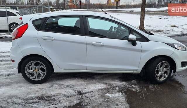 Білий Форд Фієста, об'ємом двигуна 1.6 л та пробігом 178 тис. км за 6800 $, фото 1 на Automoto.ua