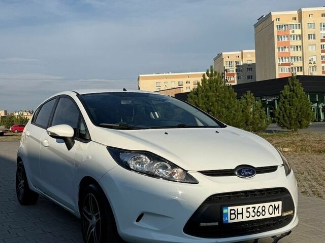 Білий Форд Фієста, об'ємом двигуна 1.25 л та пробігом 164 тис. км за 5400 $, фото 1 на Automoto.ua