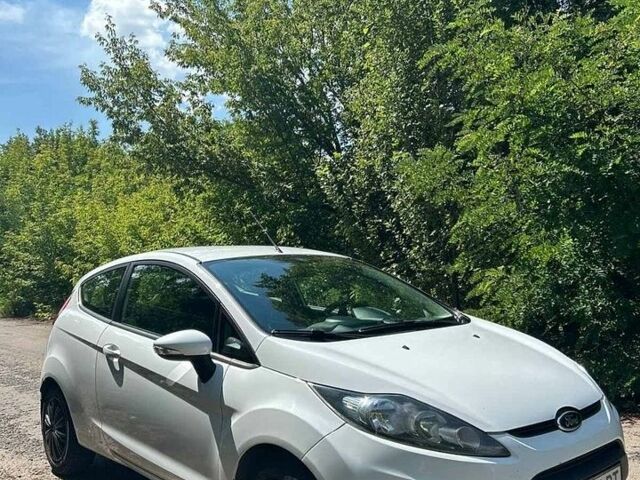 Білий Форд Фієста, об'ємом двигуна 1.4 л та пробігом 192 тис. км за 5200 $, фото 1 на Automoto.ua