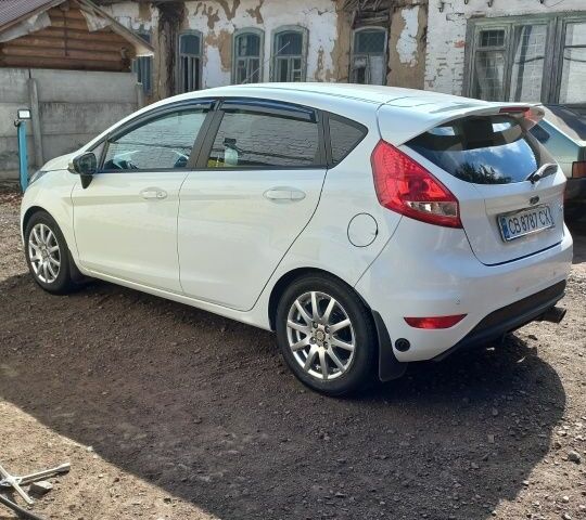 Белый Форд Фиеста, объемом двигателя 1.4 л и пробегом 67 тыс. км за 8200 $, фото 1 на Automoto.ua