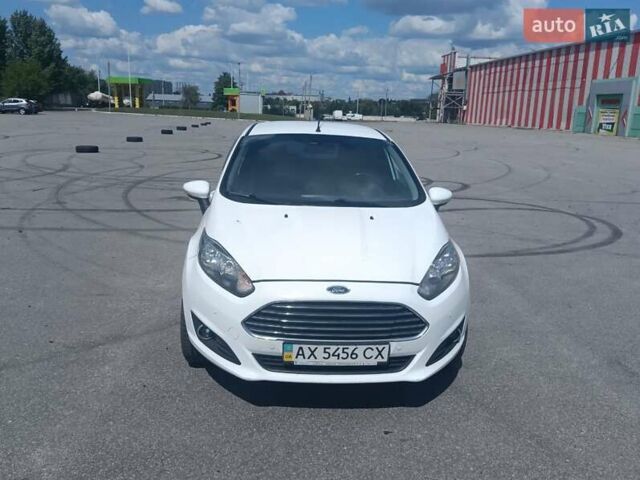 Білий Форд Фієста, об'ємом двигуна 1 л та пробігом 96 тис. км за 6000 $, фото 1 на Automoto.ua