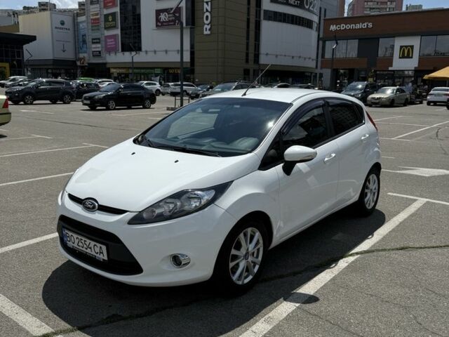 Белый Форд Фиеста, объемом двигателя 1.4 л и пробегом 84 тыс. км за 7100 $, фото 1 на Automoto.ua