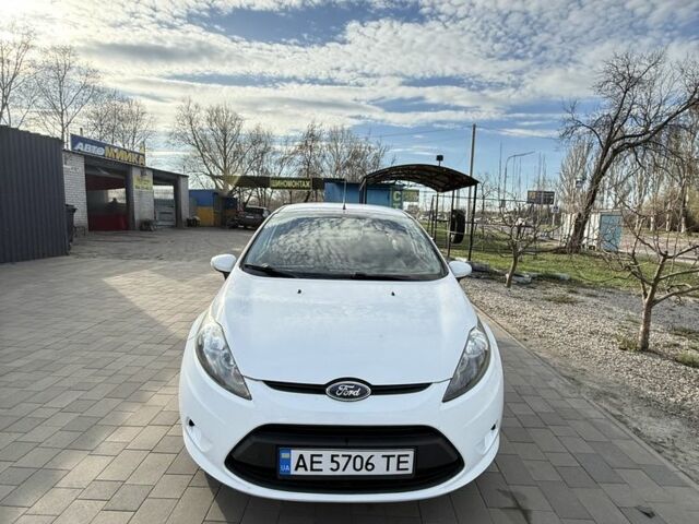 Белый Форд Фиеста, объемом двигателя 1.2 л и пробегом 147 тыс. км за 5800 $, фото 1 на Automoto.ua