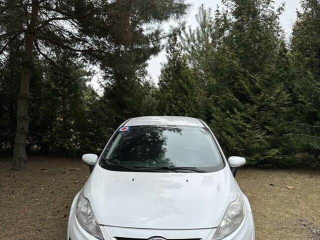 Белый Форд Фиеста, объемом двигателя 1.6 л и пробегом 185 тыс. км за 7200 $, фото 1 на Automoto.ua