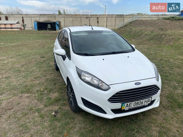 Білий Форд Фієста, об'ємом двигуна 1 л та пробігом 122 тис. км за 7200 $, фото 1 на Automoto.ua