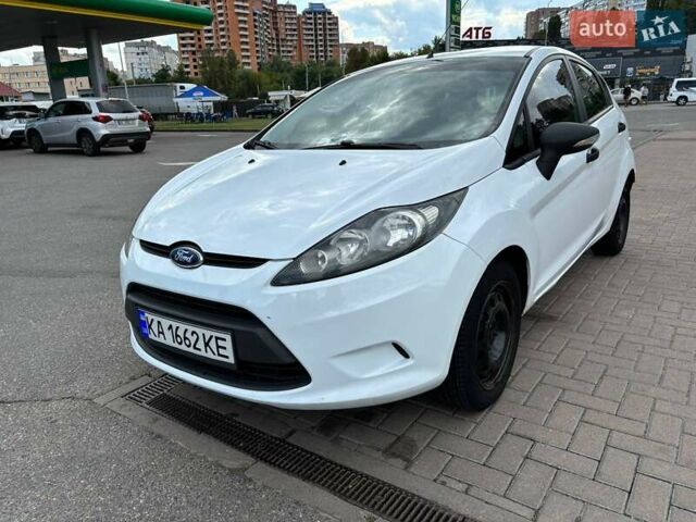Белый Форд Фиеста, объемом двигателя 1.24 л и пробегом 180 тыс. км за 5500 $, фото 1 на Automoto.ua