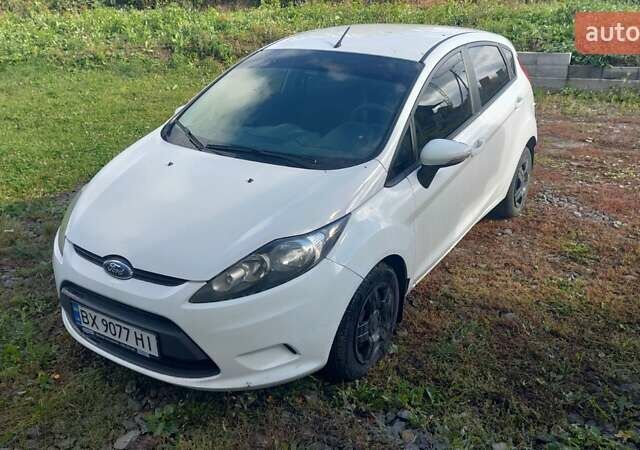 Форд Фієста 2012 у Хмельницькому на Automoto.ua Білий Форд Фієста, об'ємом двигуна 1.25 л та пробігом 123 тис. км за 5700 $, фото 1 на Automoto.ua
