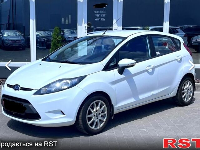 Белый Форд Фиеста, объемом двигателя 1.3 л и пробегом 165 тыс. км за 5900 $, фото 1 на Automoto.ua
