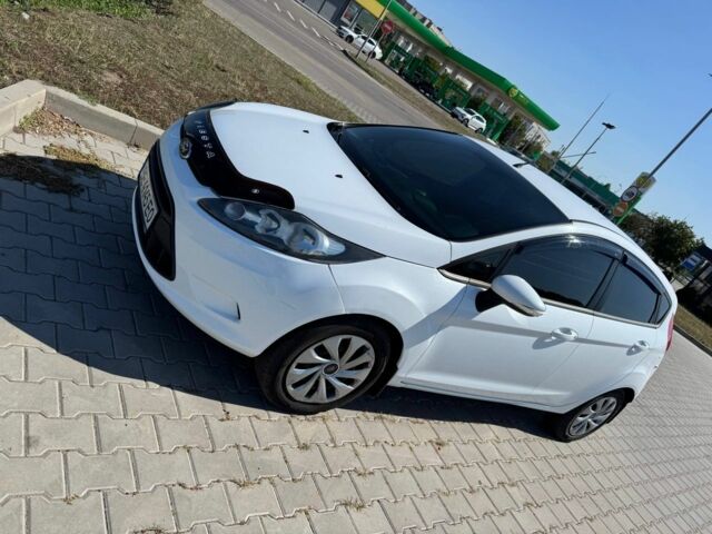 Білий Форд Фієста, об'ємом двигуна 1.4 л та пробігом 168 тис. км за 5700 $, фото 1 на Automoto.ua