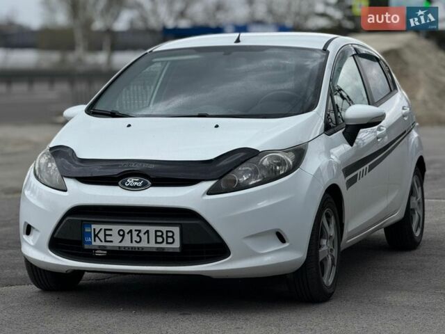 Белый Форд Фиеста, объемом двигателя 1.24 л и пробегом 127 тыс. км за 5399 $, фото 1 на Automoto.ua