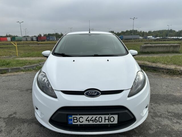Белый Форд Фиеста, объемом двигателя 1.2 л и пробегом 140 тыс. км за 6300 $, фото 1 на Automoto.ua