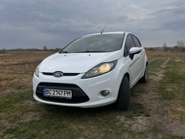 Белый Форд Фиеста, объемом двигателя 1.4 л и пробегом 242 тыс. км за 4750 $, фото 1 на Automoto.ua