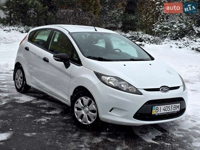Білий Форд Фієста, об'ємом двигуна 1.25 л та пробігом 53 тис. км за 6400 $, фото 1 на Automoto.ua